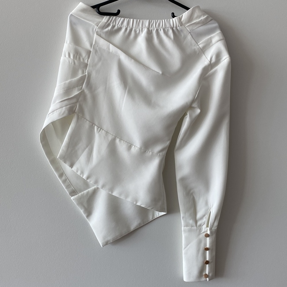 ๐ CAZNC THE LABEL - White One Shoulder Top๐ - Picture 5 of 16